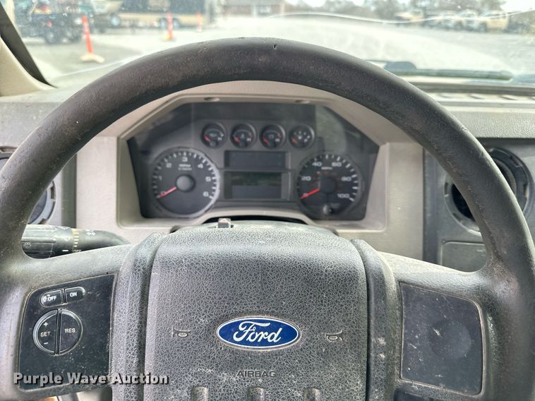 image for item NL9086 2009 Ford F550 Super Duty XL  Crew Cab utility / service truck