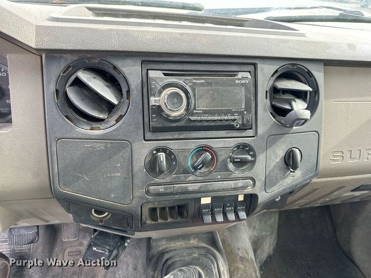 image for item NL9086 2009 Ford F550 Super Duty XL  Crew Cab utility / service truck