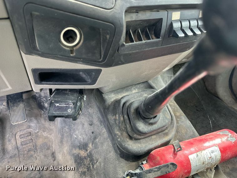 image for item NL9086 2009 Ford F550 Super Duty XL  Crew Cab utility / service truck