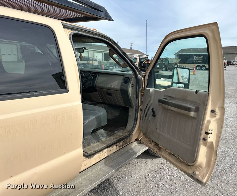 image for item NL9086 2009 Ford F550 Super Duty XL  Crew Cab utility / service truck