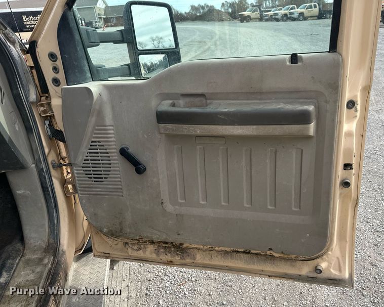 image for item NL9086 2009 Ford F550 Super Duty XL  Crew Cab utility / service truck