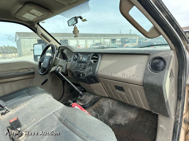 image for item NL9086 2009 Ford F550 Super Duty XL  Crew Cab utility / service truck