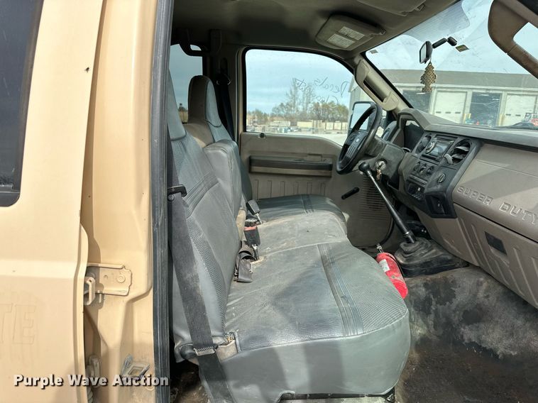 image for item NL9086 2009 Ford F550 Super Duty XL  Crew Cab utility / service truck