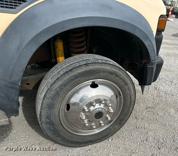 image for item NL9086 2009 Ford F550 Super Duty XL  Crew Cab utility / service truck