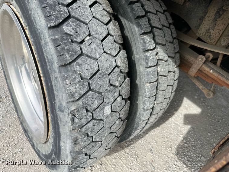 image for item NL9086 2009 Ford F550 Super Duty XL  Crew Cab utility / service truck