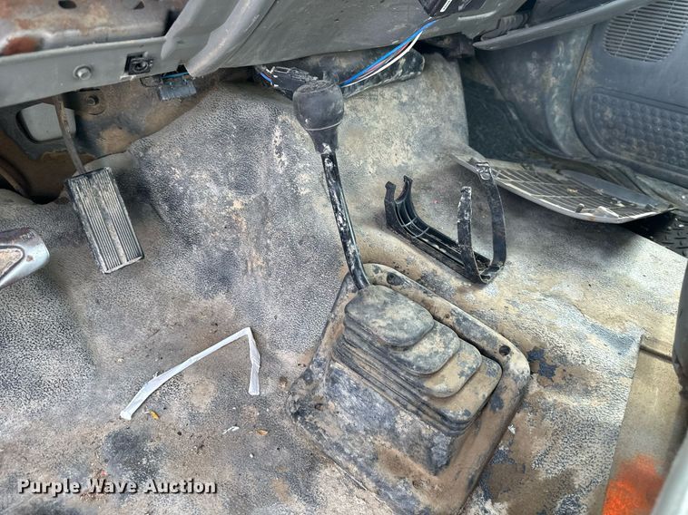 image for item NL9089 2003 Ford F450 Super Duty XL  dump flatbed truck