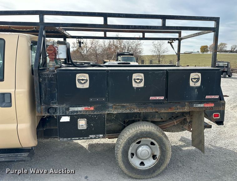 image for item NL9091 2010 Ford F250 Super Duty XL  Crew Cab utility bed pickup truck