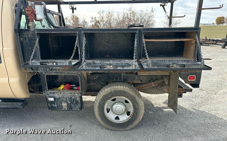 image for item NL9091 2010 Ford F250 Super Duty XL  Crew Cab utility bed pickup truck