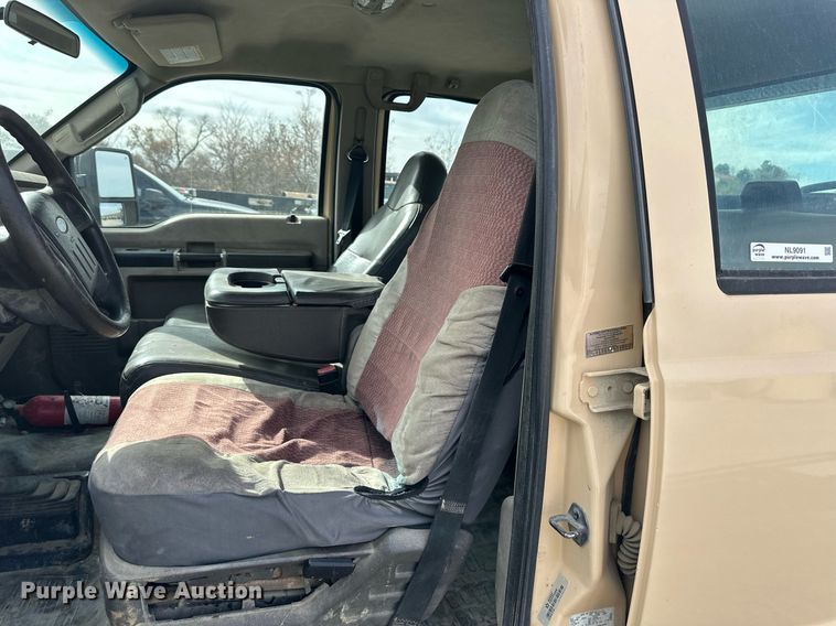 image for item NL9091 2010 Ford F250 Super Duty XL  Crew Cab utility bed pickup truck