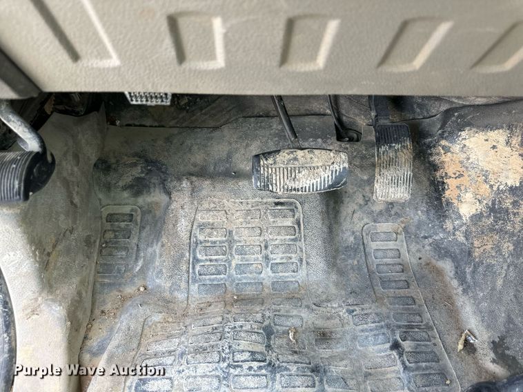 image for item NL9091 2010 Ford F250 Super Duty XL  Crew Cab utility bed pickup truck