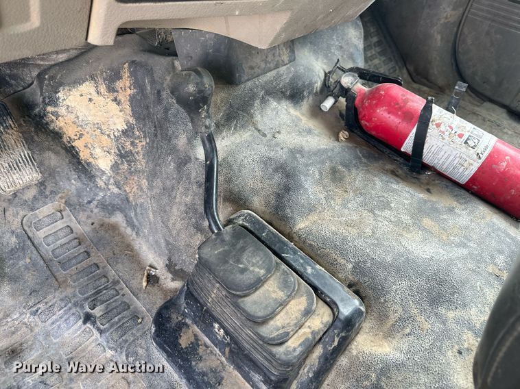 image for item NL9091 2010 Ford F250 Super Duty XL  Crew Cab utility bed pickup truck