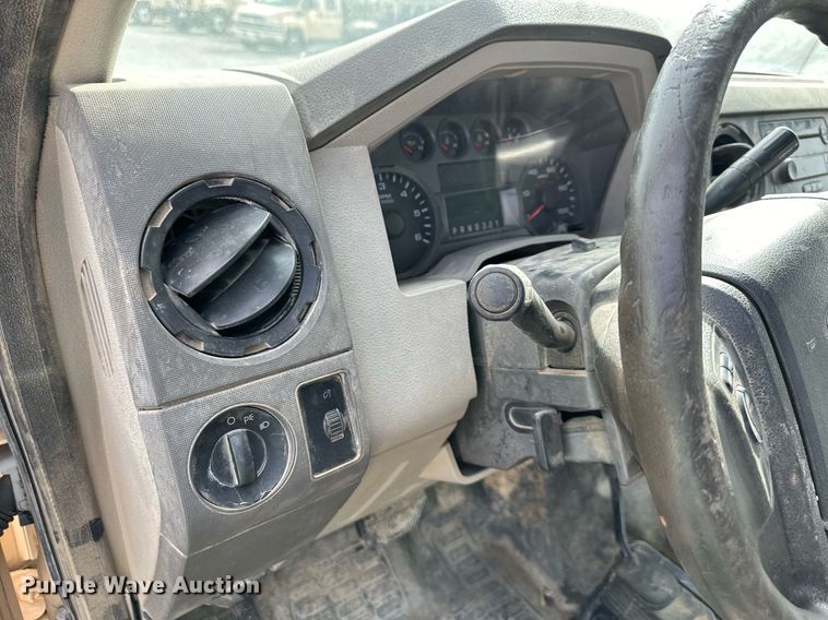 image for item NL9091 2010 Ford F250 Super Duty XL  Crew Cab utility bed pickup truck