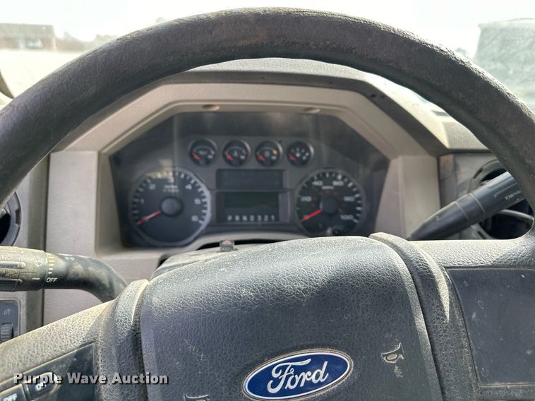 image for item NL9091 2010 Ford F250 Super Duty XL  Crew Cab utility bed pickup truck