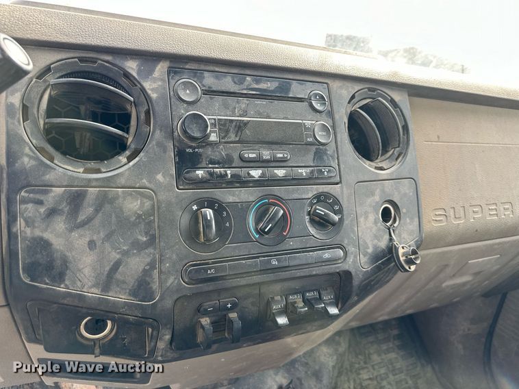 image for item NL9091 2010 Ford F250 Super Duty XL  Crew Cab utility bed pickup truck