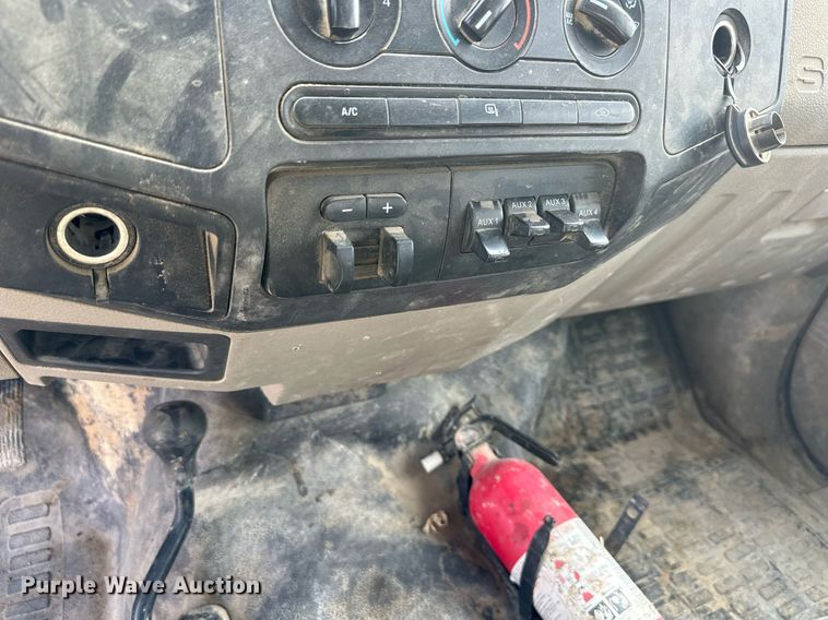 image for item NL9091 2010 Ford F250 Super Duty XL  Crew Cab utility bed pickup truck