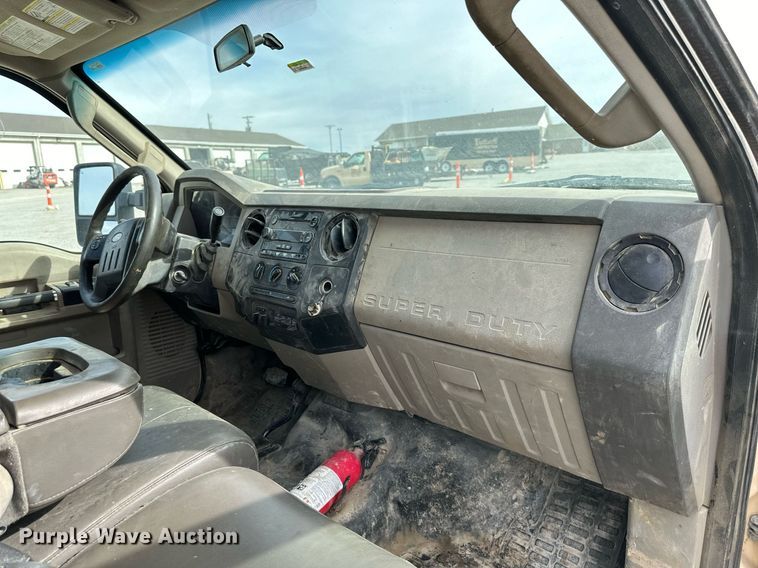 image for item NL9091 2010 Ford F250 Super Duty XL  Crew Cab utility bed pickup truck