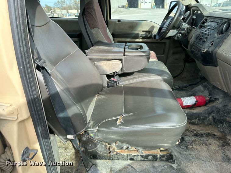 image for item NL9091 2010 Ford F250 Super Duty XL  Crew Cab utility bed pickup truck