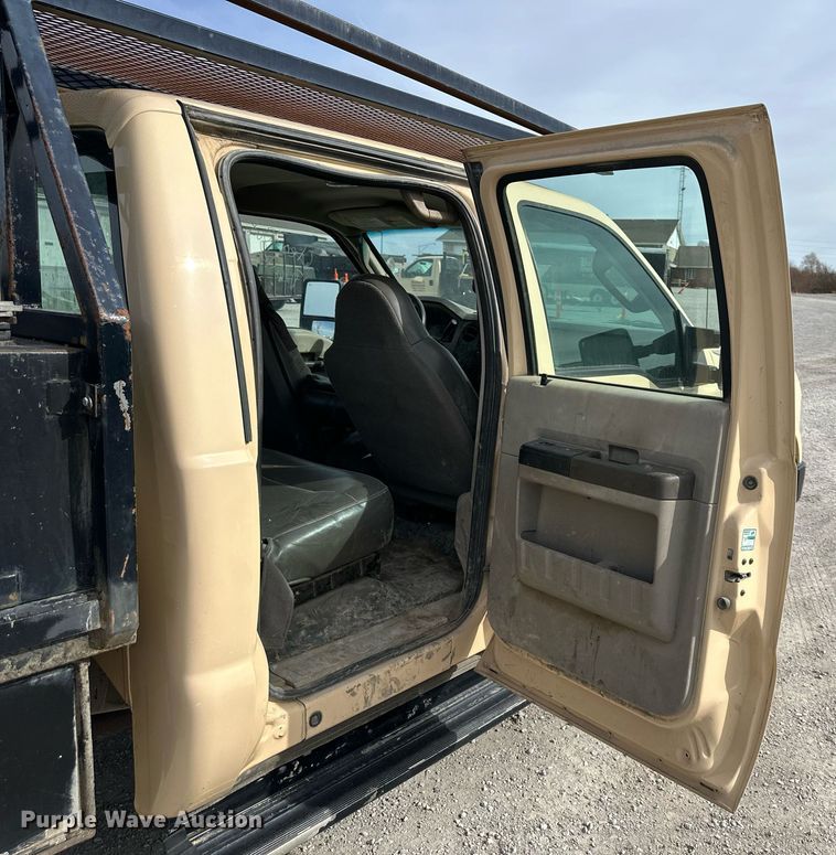 image for item NL9091 2010 Ford F250 Super Duty XL  Crew Cab utility bed pickup truck