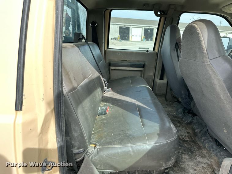 image for item NL9091 2010 Ford F250 Super Duty XL  Crew Cab utility bed pickup truck