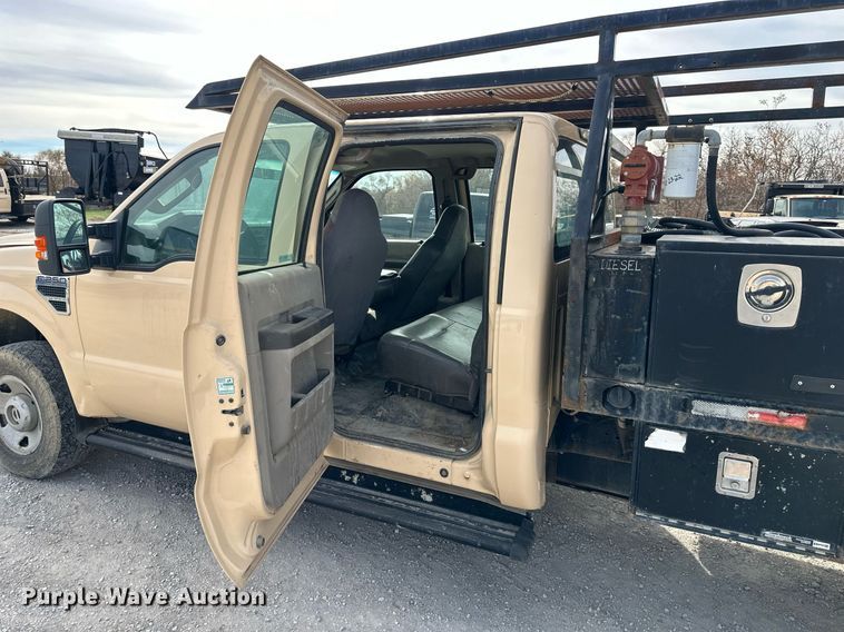 image for item NL9091 2010 Ford F250 Super Duty XL  Crew Cab utility bed pickup truck