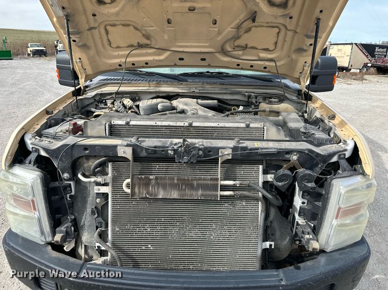 image for item NL9091 2010 Ford F250 Super Duty XL  Crew Cab utility bed pickup truck