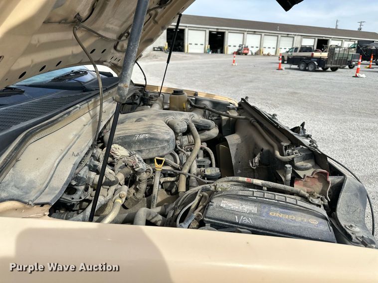 image for item NL9091 2010 Ford F250 Super Duty XL  Crew Cab utility bed pickup truck