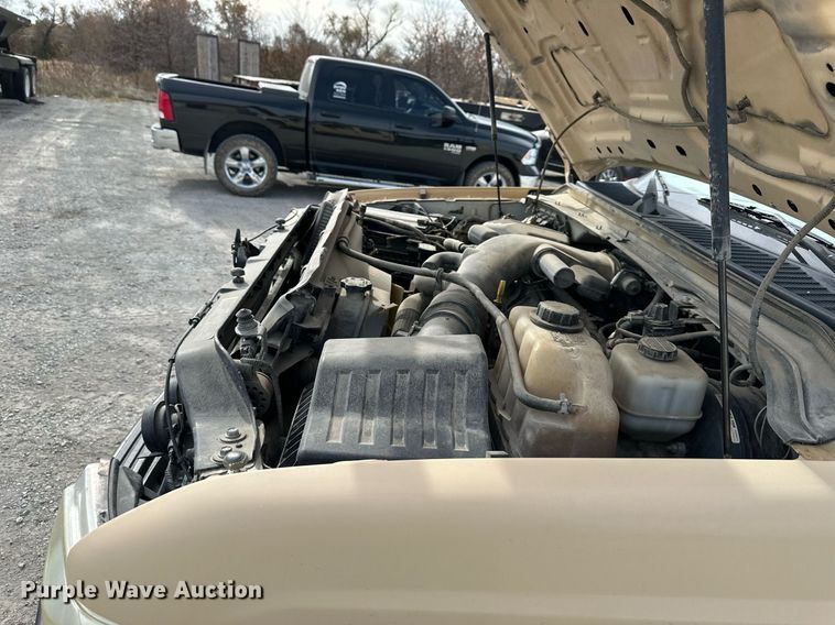 image for item NL9091 2010 Ford F250 Super Duty XL  Crew Cab utility bed pickup truck