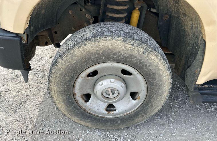 image for item NL9091 2010 Ford F250 Super Duty XL  Crew Cab utility bed pickup truck