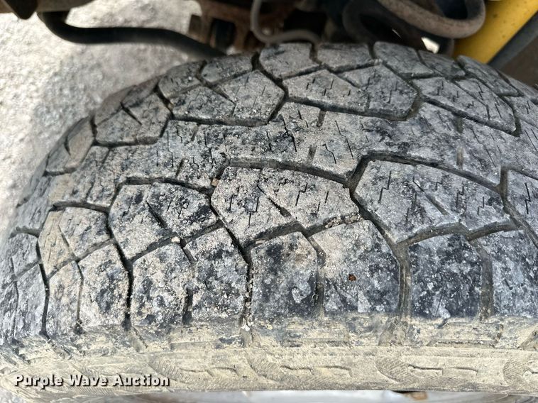 image for item NL9091 2010 Ford F250 Super Duty XL  Crew Cab utility bed pickup truck