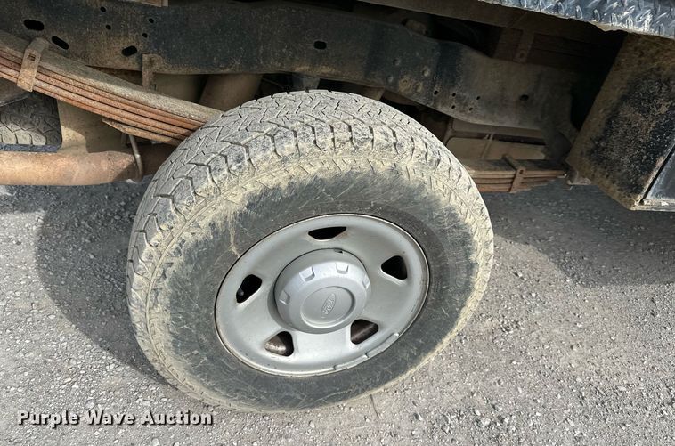 image for item NL9091 2010 Ford F250 Super Duty XL  Crew Cab utility bed pickup truck