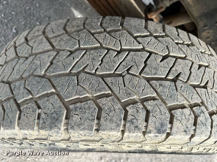 image for item NL9091 2010 Ford F250 Super Duty XL  Crew Cab utility bed pickup truck