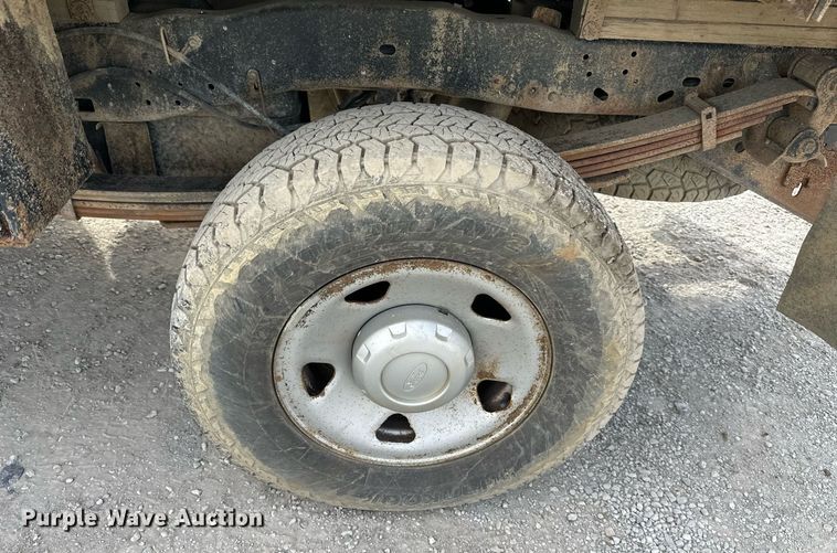 image for item NL9091 2010 Ford F250 Super Duty XL  Crew Cab utility bed pickup truck