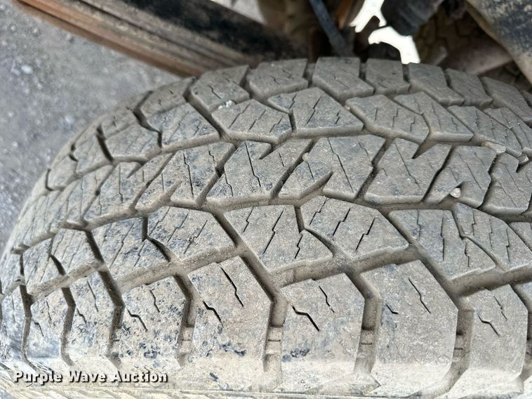 image for item NL9091 2010 Ford F250 Super Duty XL  Crew Cab utility bed pickup truck