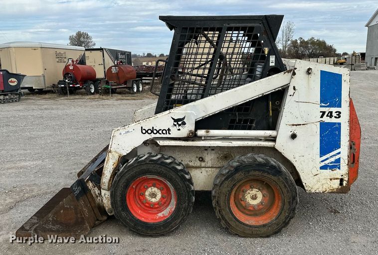 image for item NL9092 1988 Bobcat 743  skid steer loader