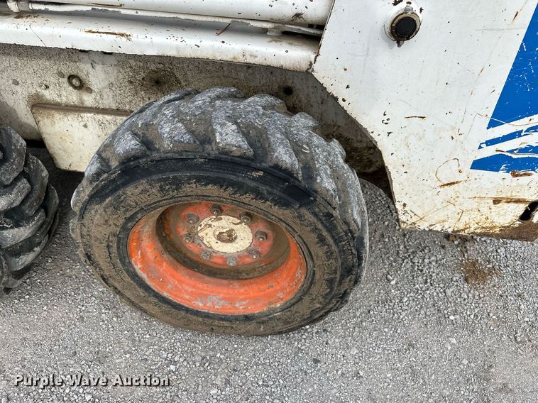 image for item NL9092 1988 Bobcat 743  skid steer loader