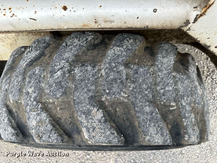 image for item NL9092 1988 Bobcat 743  skid steer loader