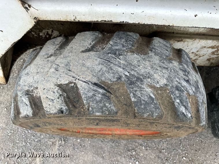 image for item NL9092 1988 Bobcat 743  skid steer loader