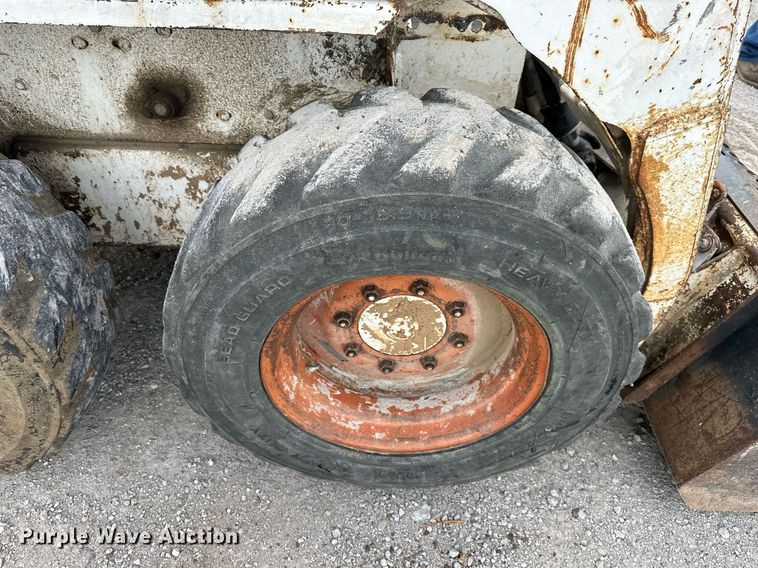 image for item NL9092 1988 Bobcat 743  skid steer loader