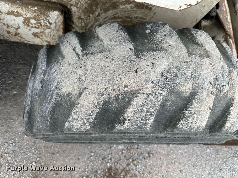 image for item NL9092 1988 Bobcat 743  skid steer loader