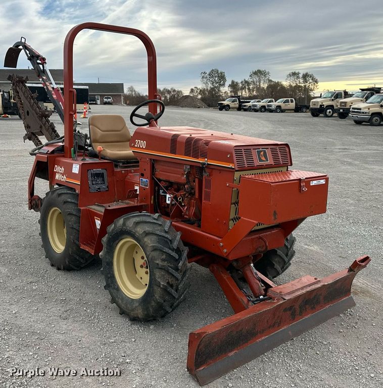 image for item NL9093 1997 Ditch Witch 3700DD  trencher