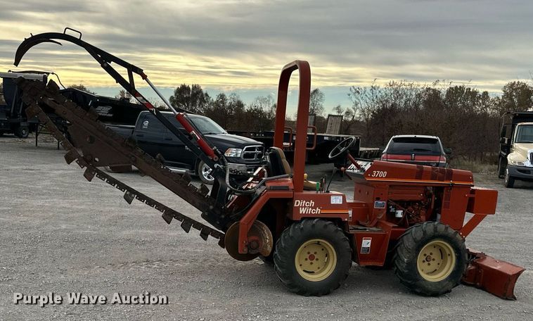 image for item NL9093 1997 Ditch Witch 3700DD  trencher
