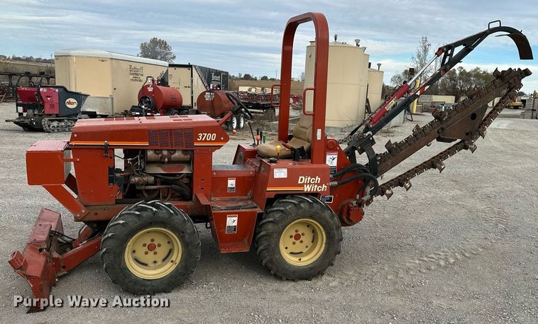 image for item NL9093 1997 Ditch Witch 3700DD  trencher
