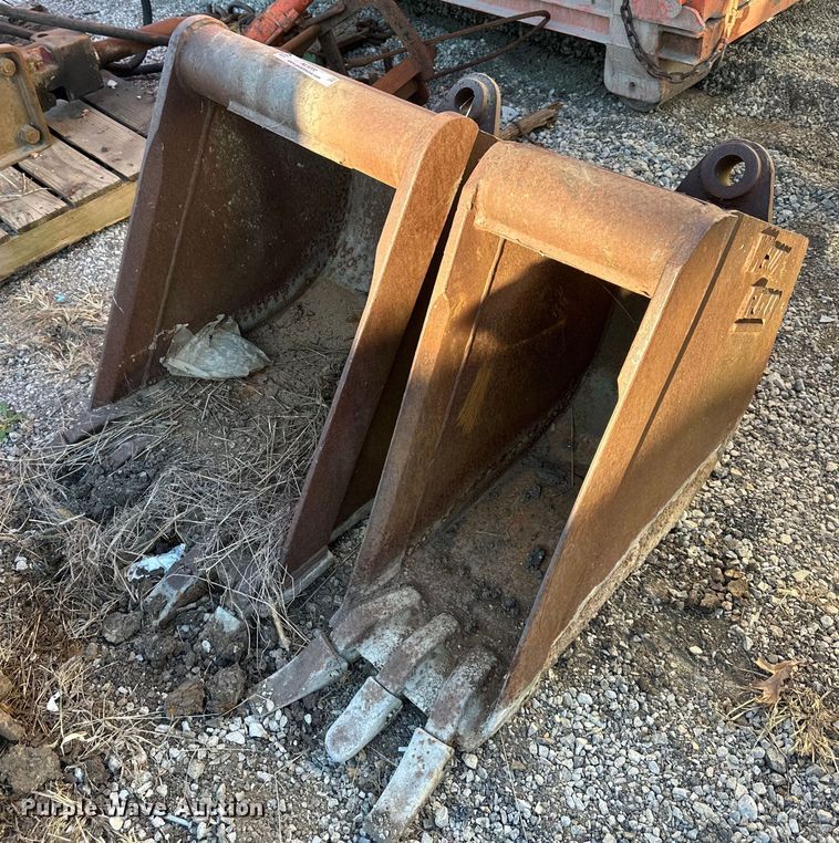 image for item NL9200 (2) Wain Ray backhoe buckets