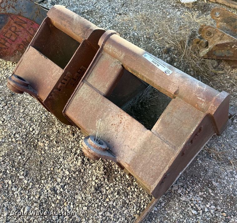 image for item NL9200 (2) Wain Ray backhoe buckets