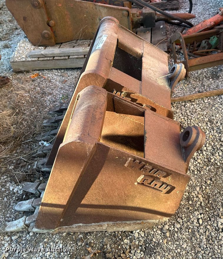 image for item NL9200 (2) Wain Ray backhoe buckets