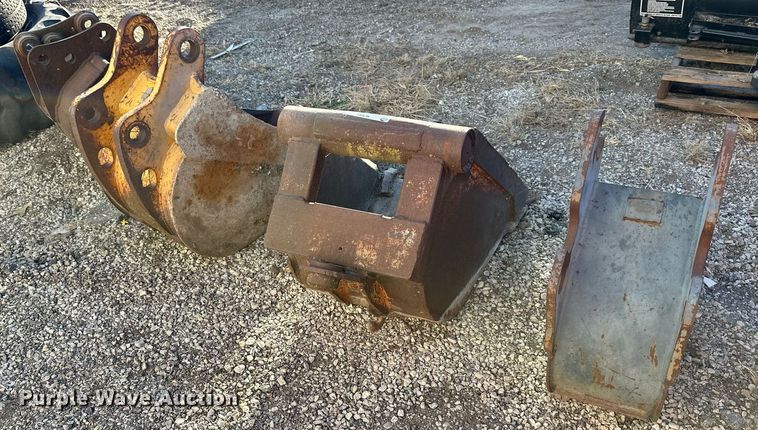 image for item NL9201 (4) backhoe buckets