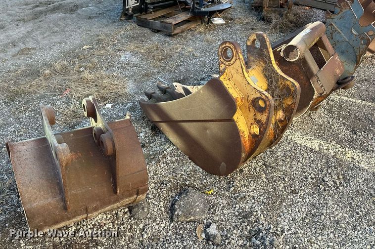image for item NL9201 (4) backhoe buckets