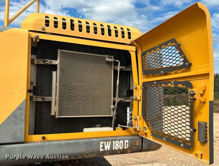 image for item NO9311 2012 Volvo EW180D  wheeled excavator