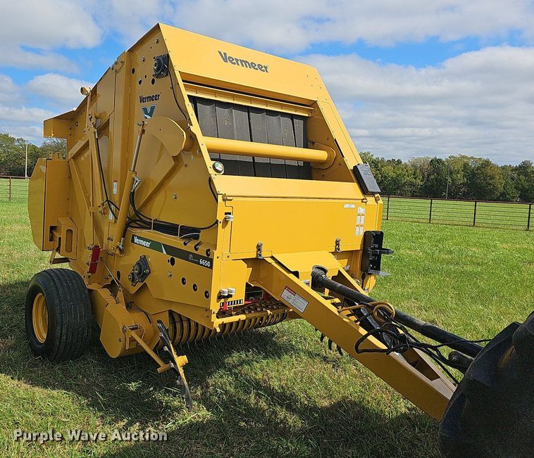image for item NP9000 Vermeer 6650 Rancher  round baler