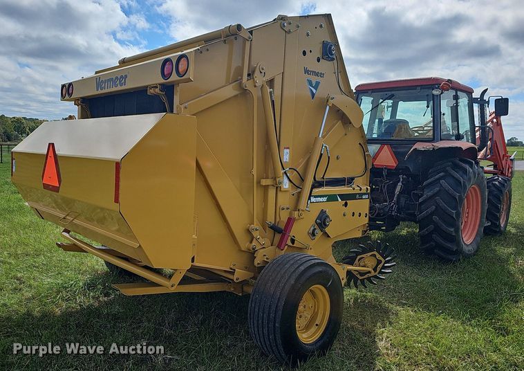 image for item NP9000 Vermeer 6650 Rancher  round baler